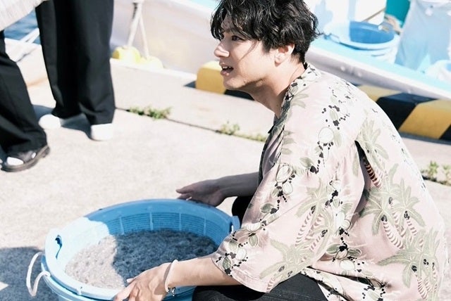 俳優・山田裕貴がしらす漁で大漁!!