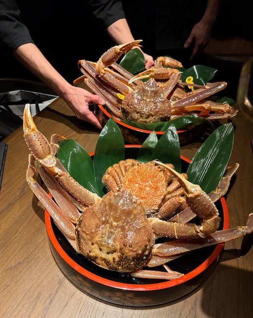 「とっても高そうな蟹ですね」見取り図リリー、あの大物芸人と蟹を食す！