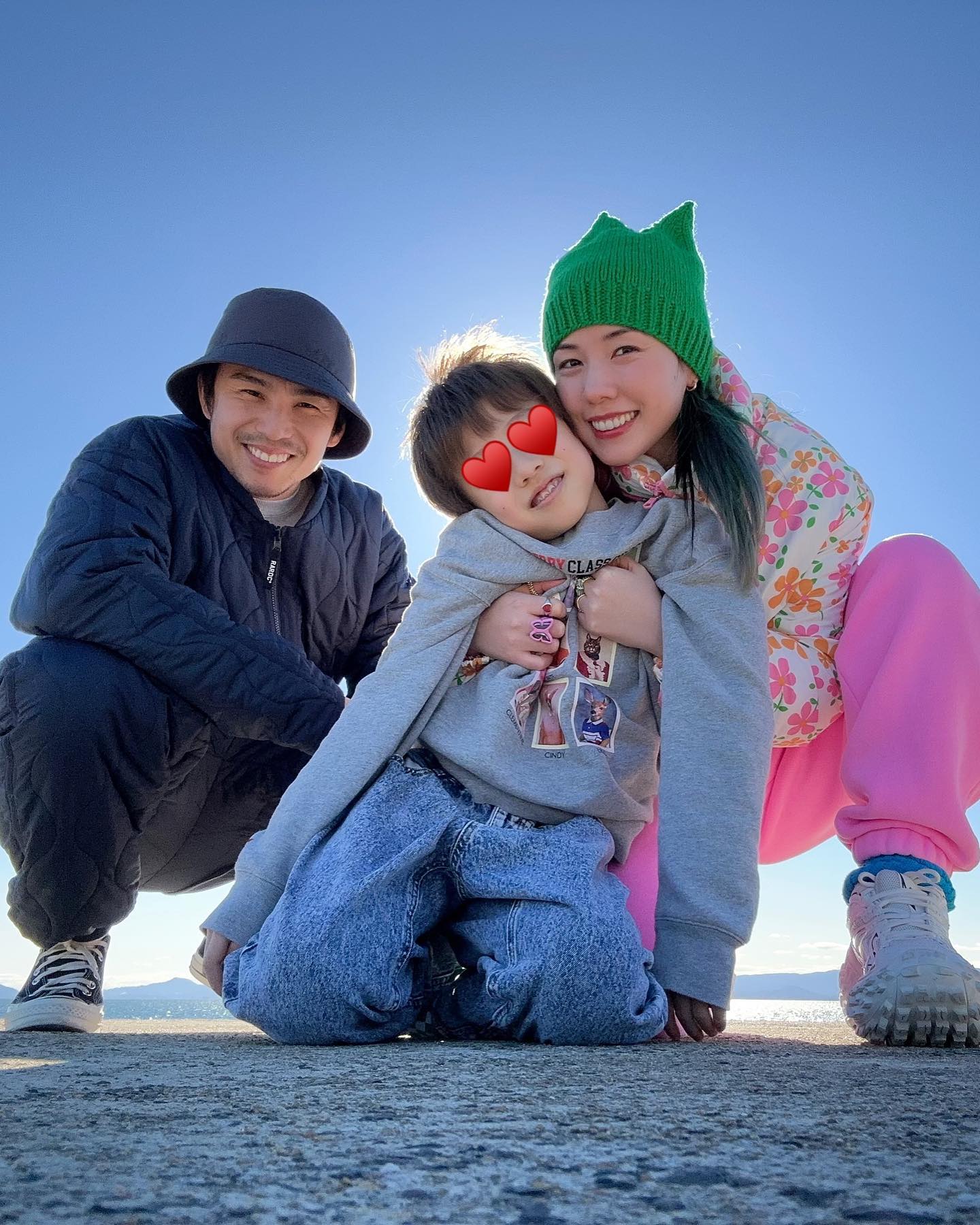 仲里依紗が口元そっくり愛息子との家族ショット披露💕夫・中尾明慶とハグシーンも🌈