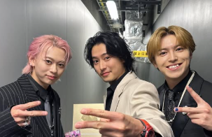 超特急タカシ、微博文化交流ナイトで熱唱！山﨑賢人との8年ぶり再会ショットも話題に！