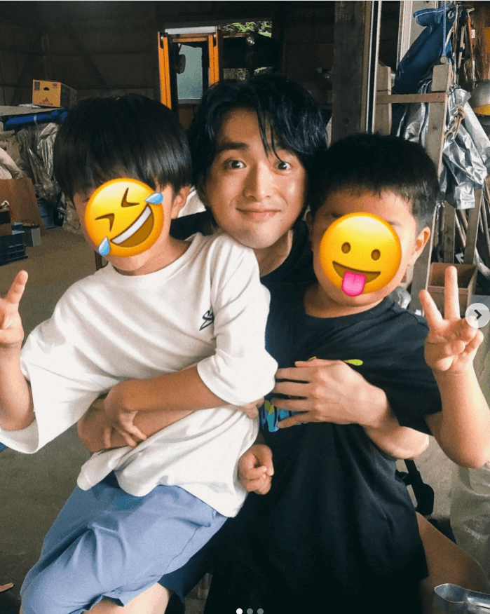 白洲迅、インスタで「おじさんのお盆」を報告！特製ラーメンとゲームでリフレッシュ