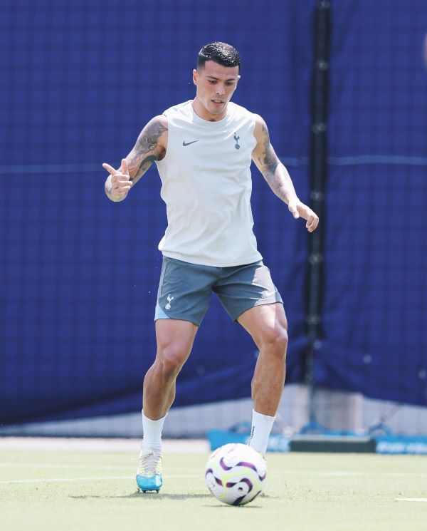 来日のスペイン代表DFが元同僚・守田英正に苦言「ブラザー、暑すぎるよ」