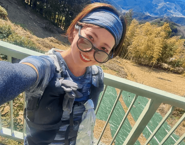 「堂々とすっぴん」ノーメイクでも美しいと話題の酒婦ランナー、山岳地帯のランニングショットを披露！