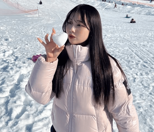 「雪の女王ですな」美女アナウンサー、ゲレンデで”雪解けハートスノー・ショット”を公開しファン恋わずらい！「神様ありがとう」