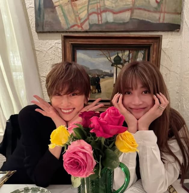 「大好きなふたりの時間がみられて嬉しい」ヨンア 抜群のスタイルを強調したドレス姿で“大物女優”とツーショット！