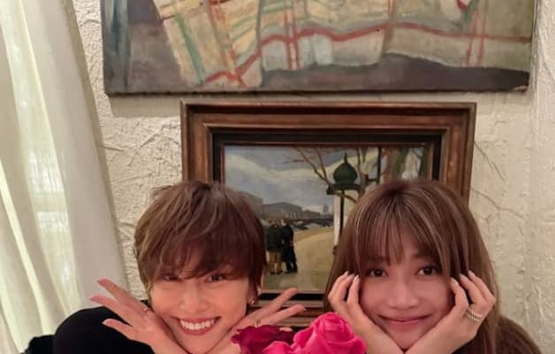 「大好きなふたりの時間がみられて嬉しい」ヨンア 抜群のスタイルを強調したドレス姿で“大物女優”とツーショット！