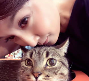 藤原紀香、愛猫・まーのすけとのラブラブ日常を公開！「チューされてびっくり」