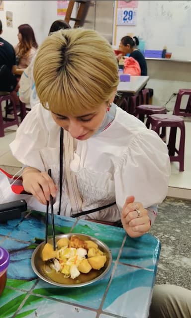 ホラン千秋が人生初のあのグルメに挑戦！