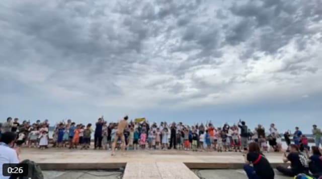 「町長も一緒に小川原湖おっぱっぴー！」小島よしおが東北町で営業！元気におっぱっぴー！