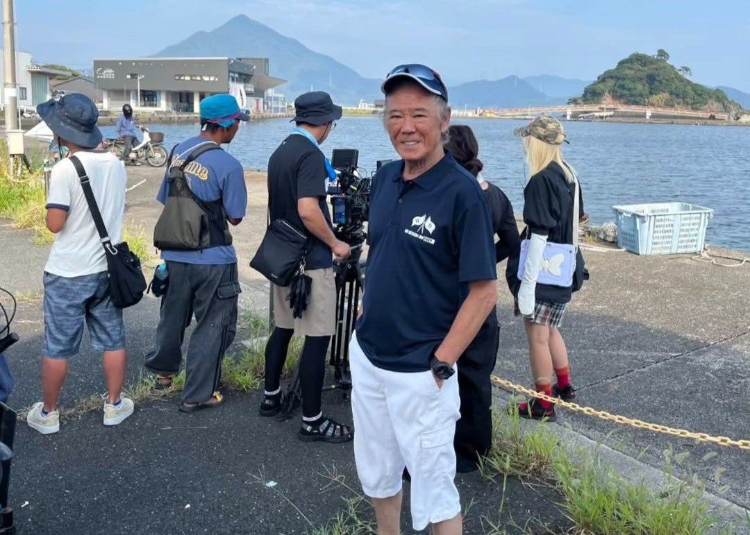 俳優・西岡徳馬、若狭和田ビーチで撮影に感嘆　「小さなゴミひとつ落ちていない」美しさに笑顔