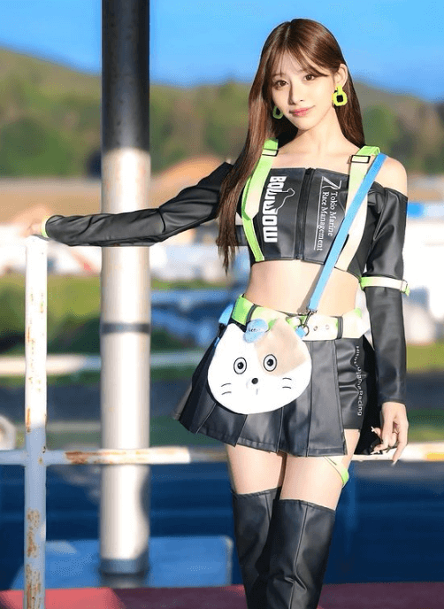 ”花咲く”人気RQ・花乃衣美優、猫ショルダーをかけた美麗ナイスボディを披露しファン大歓喜！