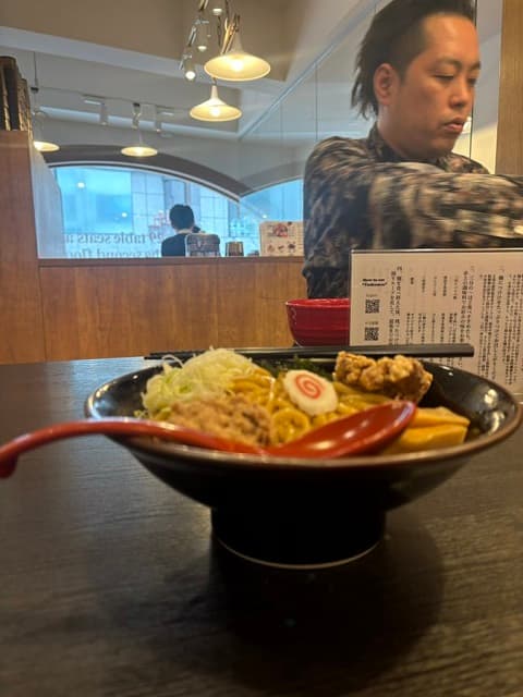 「これで東京暮らしも安心やで！」バッテリィズ・エース、大好きなラーメン屋を劇場近くに発見！あの芸人の姿も…？