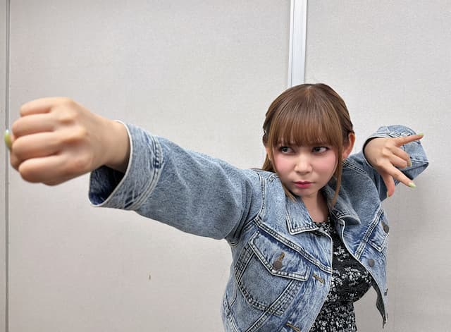 「龍兄貴」Gジャン姿に中川翔子がウキウキ！映画のようなポーズも