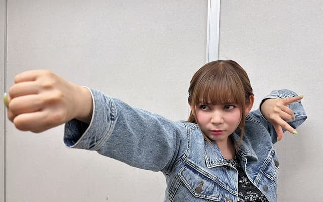 「龍兄貴」Gジャン姿に中川翔子がウキウキ！映画のようなポーズも