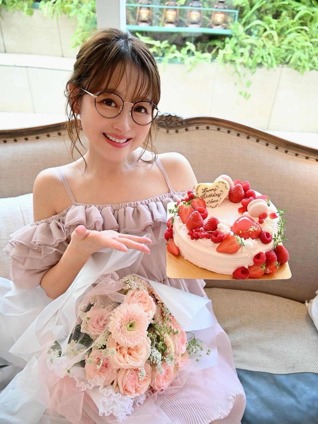 「最近ますますセクシー」37歳を迎えるモデル〇〇の“艶っぽ美”が止まらない！感謝祭で祝福づくし