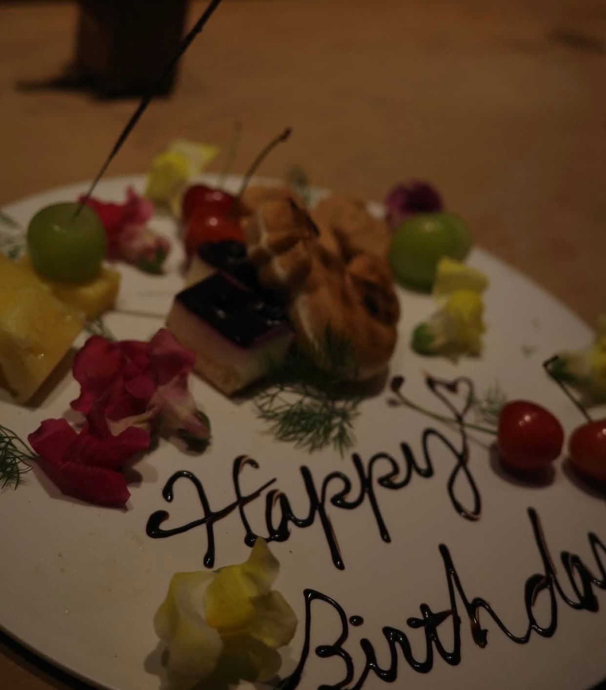 長谷川京子、大人っぽいお店で息子の誕生日を祝福！「一生の宝物ですね！」