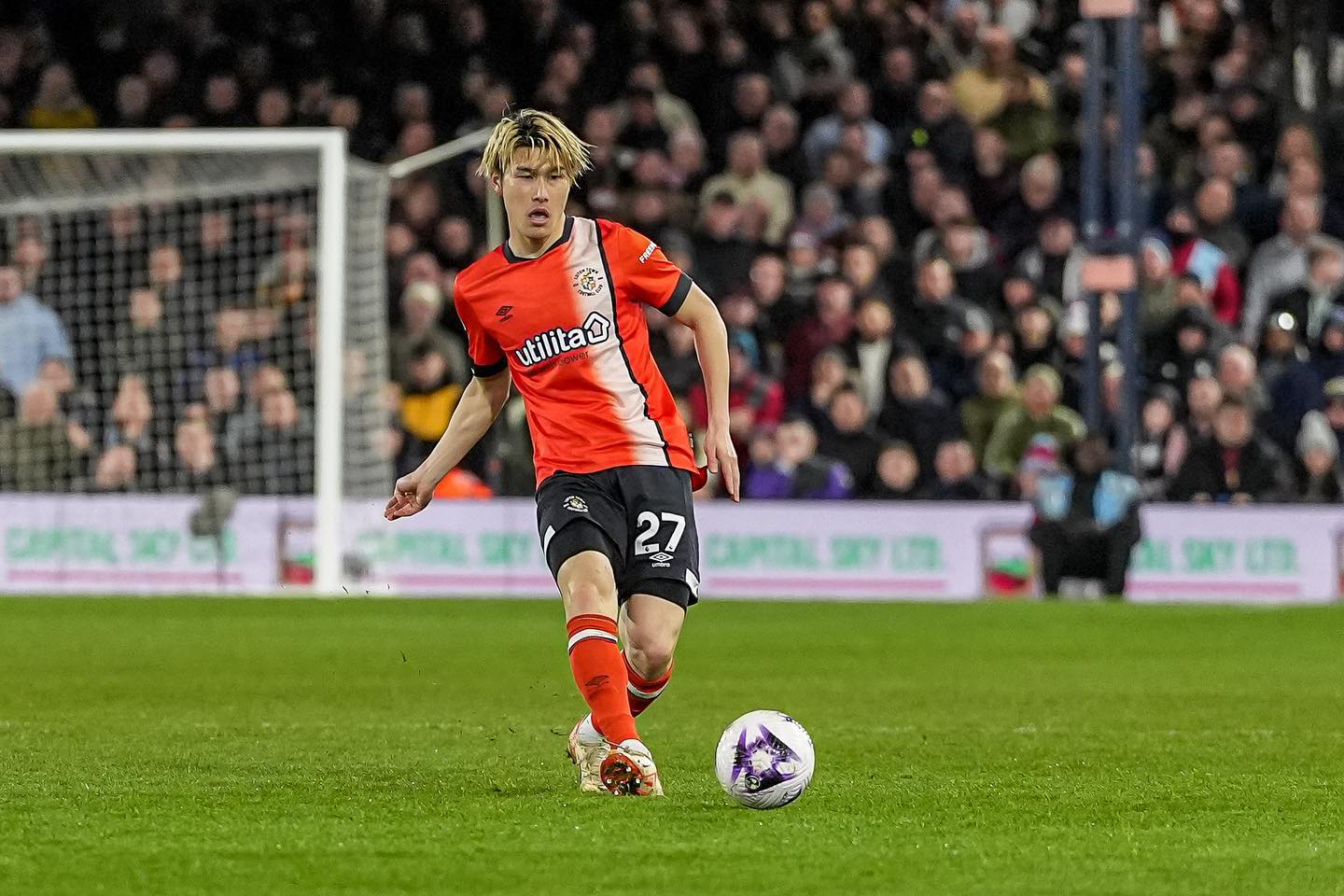 プレミアリーグデビューの橋岡大樹を久保建英がまさかのイジり「1番恥ずかしいからやめろ」