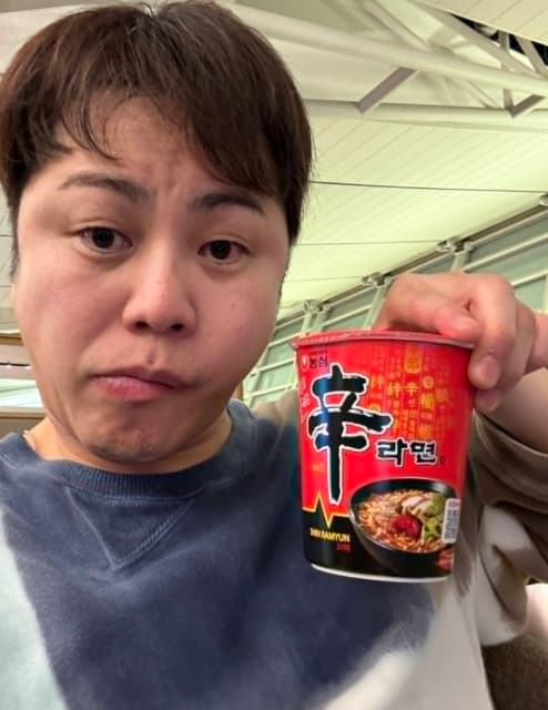 ノンスタイル井上、韓国で辛ラーメンを食べる自身に疑問？