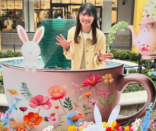 「めっちゃ釘付けになります」美女アナウンサー、ティーカップにイン！？”ミラクル乙女・ショット”にファンガチ惚れ状態！