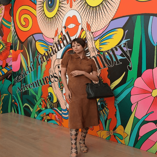 【西内まりや】個展「記憶の冒険」観賞！自身の最新ショットも公開