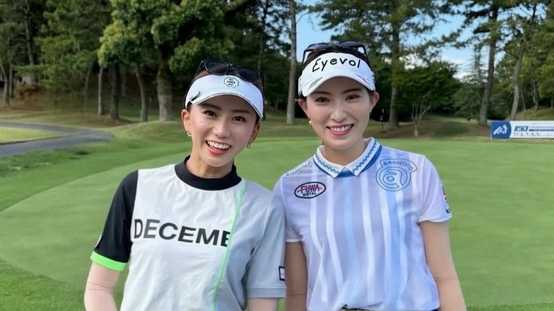 「この2ショットは最高♡」美女ゴルファー、真夏の爽やかすぎるスマイル♡ツーショットが話題