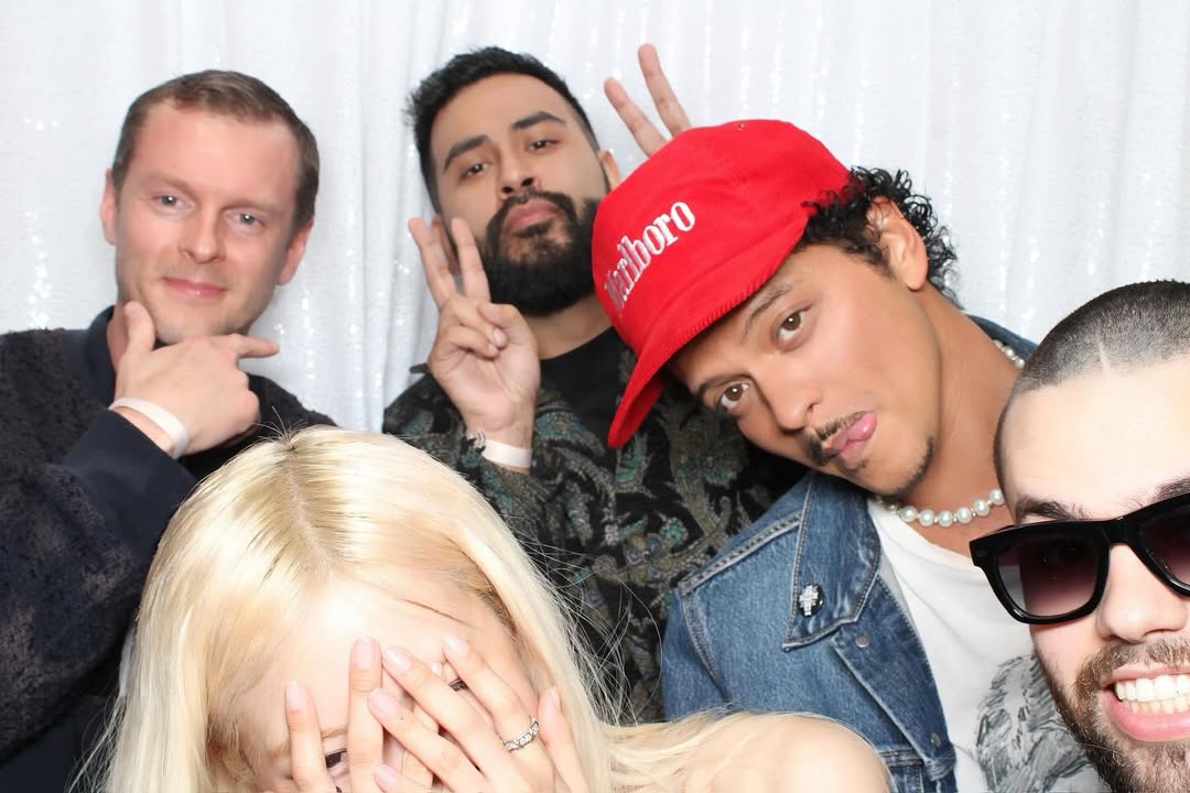 誕生”月”がまもなく終了のBLACKPINKロゼ、友人らに感謝を伝える