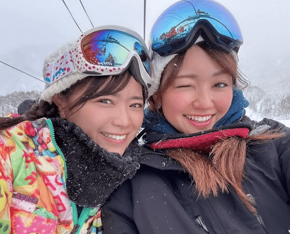 「スキーウェアもカワイイ」キュートなゴルフ女社長、元AKBタレントと見せた”ゲレンデ・美ショット”にファン惚れ惚れ