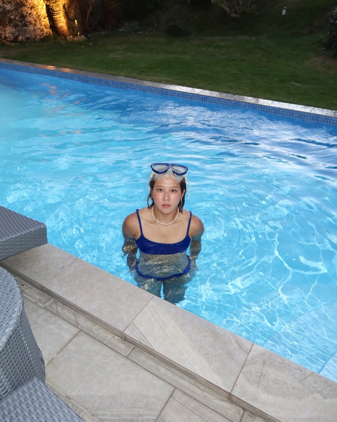 陣在ほのかがプールでのこだわりを明かす！？直立不動ショットに注目集まる