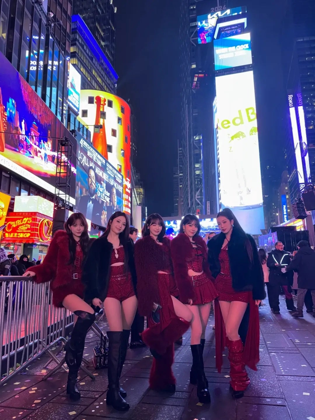 「想像もしていなかった未来でした」LE SSERAFIM・宮脇咲良がNYでの年越しショットを披露