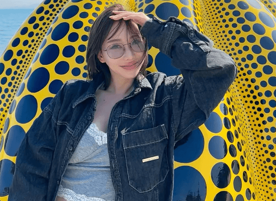 「すごく綺麗で可愛いです」美女トレーナー、”直島”で堪能したアート空間フォトをシェア！ファン大絶賛中「笑っているお顔が好きです」