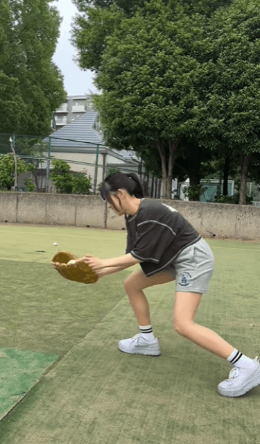 「ゴロもフライもくるんだよーーー！！ 」越まりん、野球マシーンで1人練習ムービーが可愛すぎると話題に！