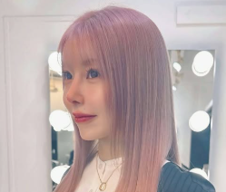 住谷杏奈、春らしいモーヴピンクヘアにチェンジ「濃ーいピンクになっちゃった！」