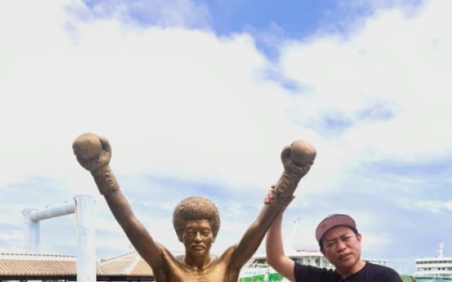 「日本の楽園です」はなわが仲間と石垣島へ