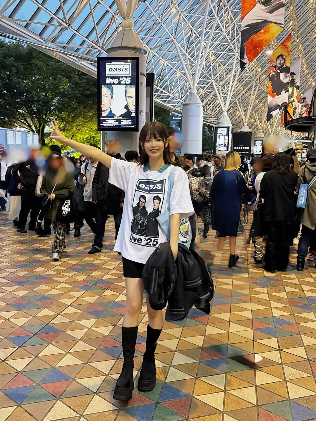 “サッカー美女”あやてん、oasisライブ参戦！シティトートで“マンチェスター愛”全開