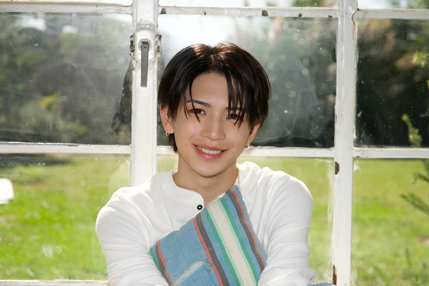 岩橋玄樹、透明感溢れる笑顔ショットにファン歓喜😍「笑顔の玄樹くん♡最高~」