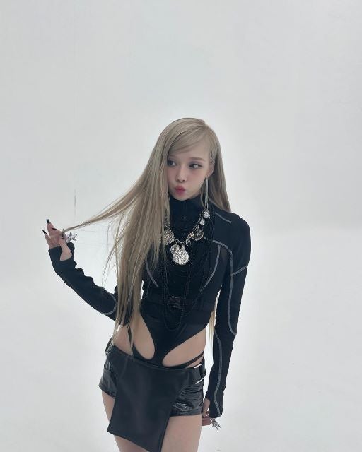 aespa・ウィンター「SEXY × COOL」BLACKコーデでファン魅了！