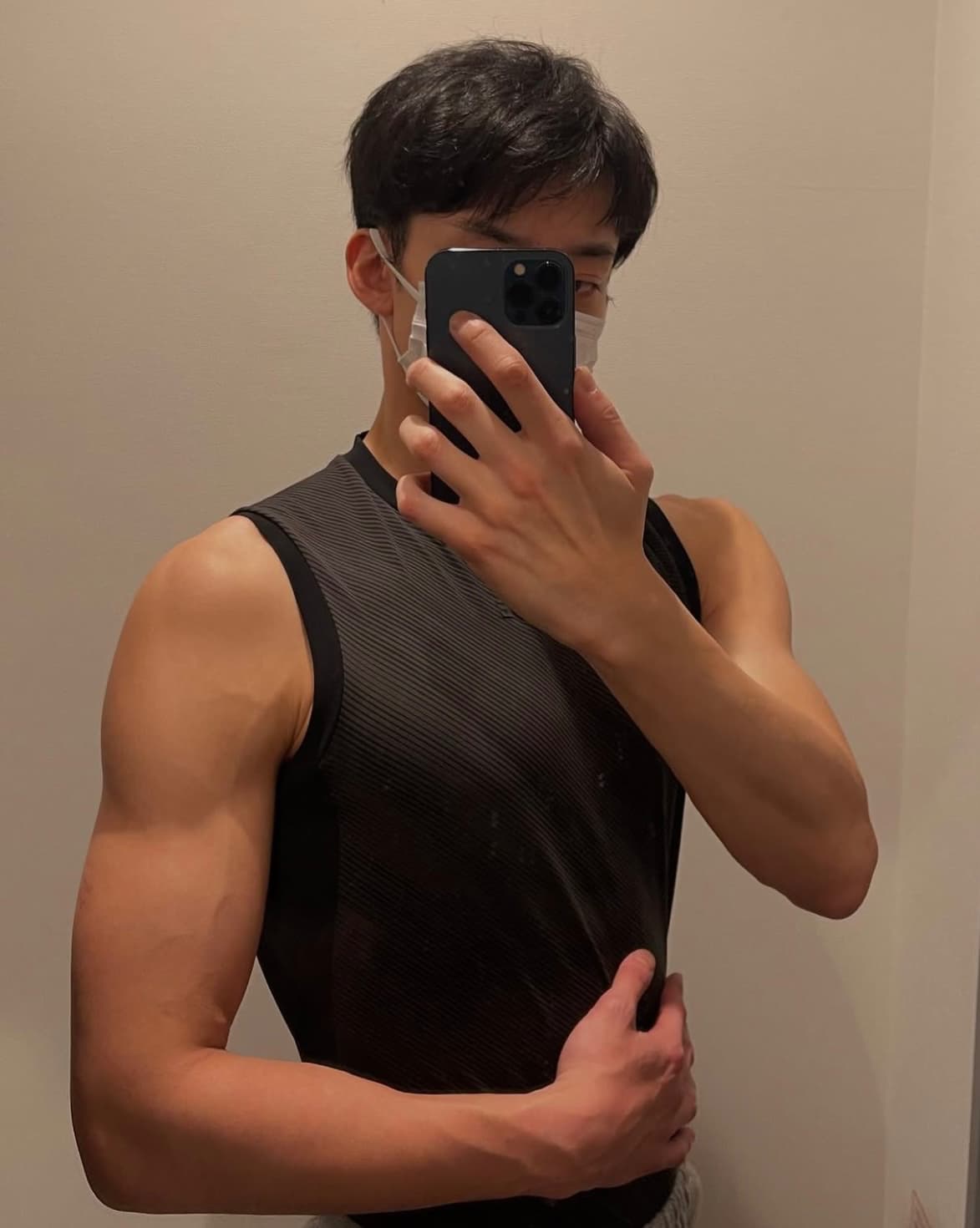 「顔は可愛いのに、その体型は反則（笑）」入江陵介、かっこい〜理想な体格に称賛の嵐！「血管も浮き出る！ぶら下がりたい」