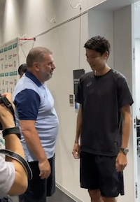 現・トッテナム指揮官のポステコグルーが元横浜F・マリノス、扇原貴宏と再会！