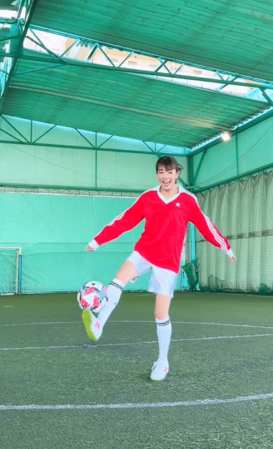 サッカー激ウマ女優・眞嶋優、