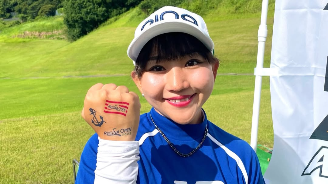 美女ゴルファー・鈴木真緒、『Regina Open 2025』で飛距離アップレッスンを担当　ブルーの装いで大盛況