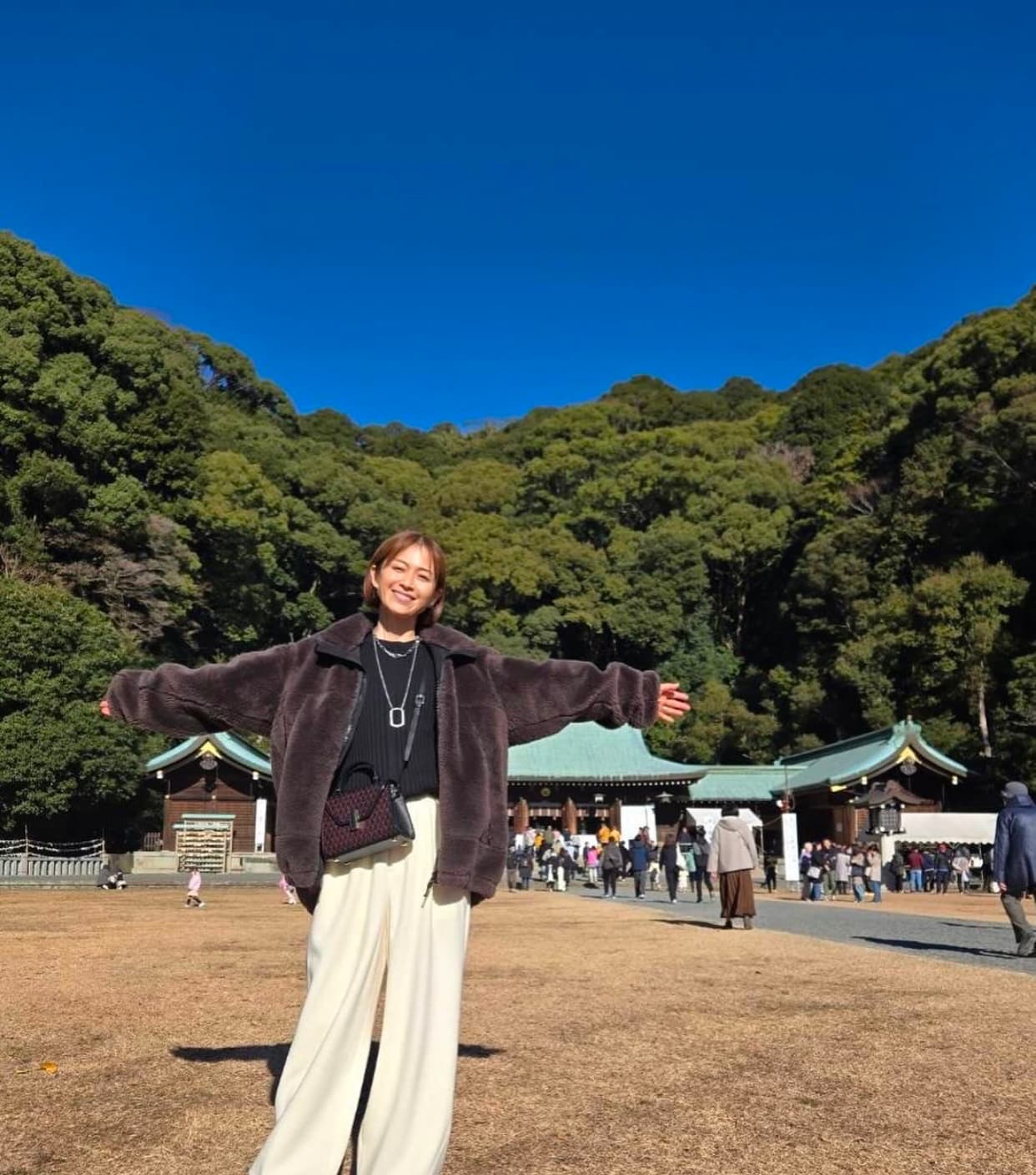 鈴木啓太＆畑野ひろ子、仲睦まじい家族写真を公開！「絵になる」「素敵なファミリー」と話題に