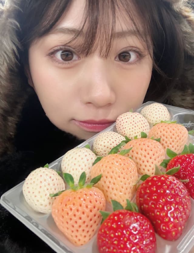 TEAM SHACHI・坂本遥奈が大好きなイチゴとパシャリ「幸せだった」