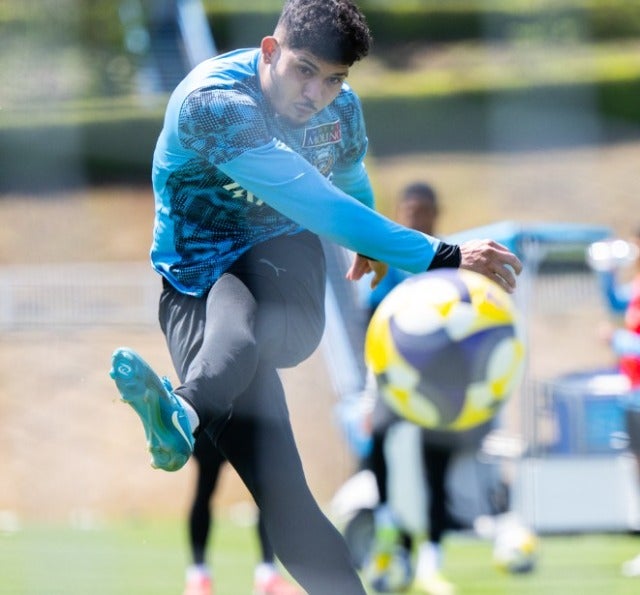 川崎フロンターレのカブレラが練習の様子を紹介！