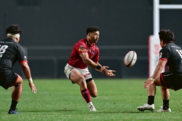 「札幌ドームの歓喜」リッチーモウンガ、チームの勝利をファンと祝う！