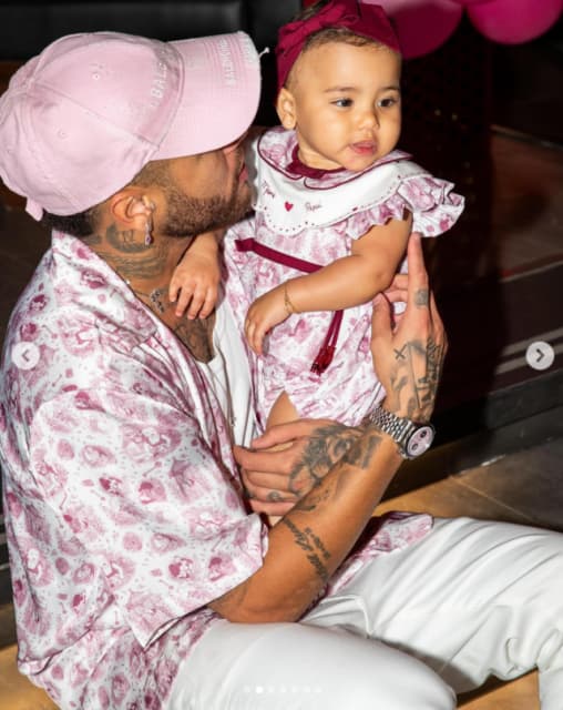 インスタ更新のネイマール、愛娘抱く姿公開「可愛すぎるでしょ」