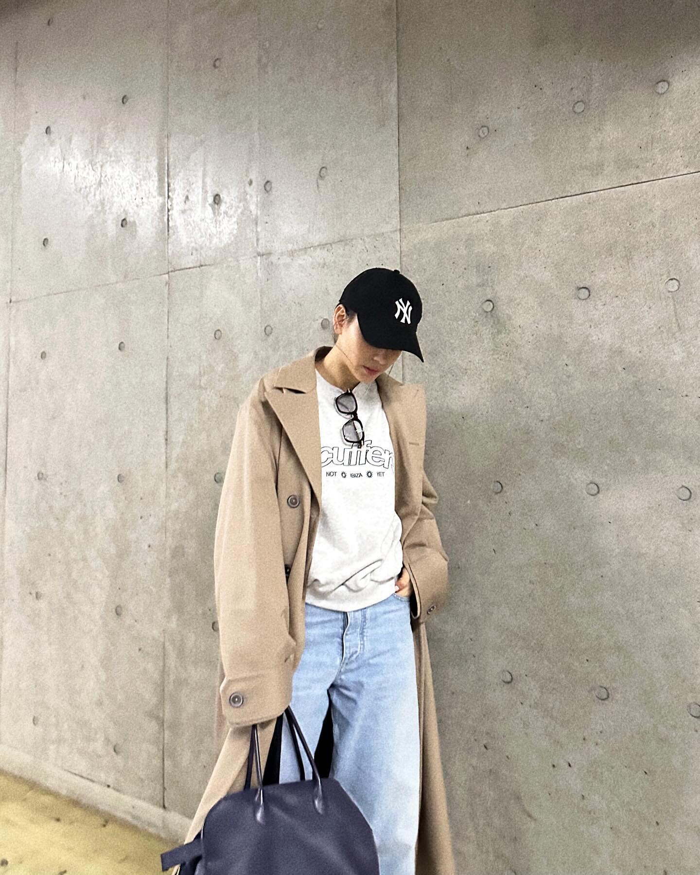 「トレンチコート似合いすぎ🥰」滝沢カレンのスタイル抜群ショットが話題💞