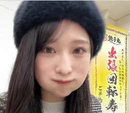 小栗有以、出張回転寿司に感激！ファンももぐもぐタイムに癒される！