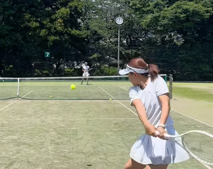 「夏の熱気感じて」宇野真彩、バックハンド披露＆イベント告知動画公開