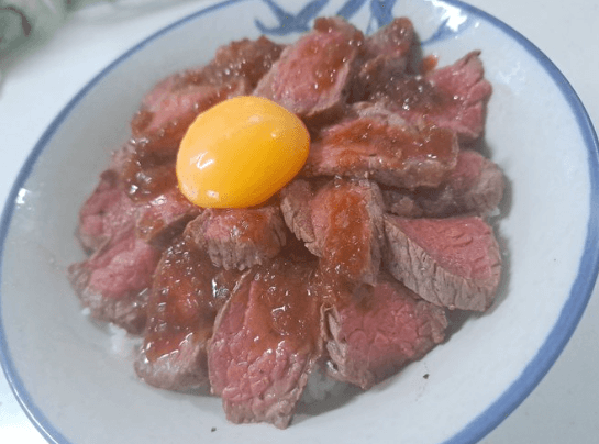 東京女子プロレス 凍雅、自作の「完成度高めローストビーフ丼」を披露！ファンから「これは絶対うまいやつ」と絶賛の声