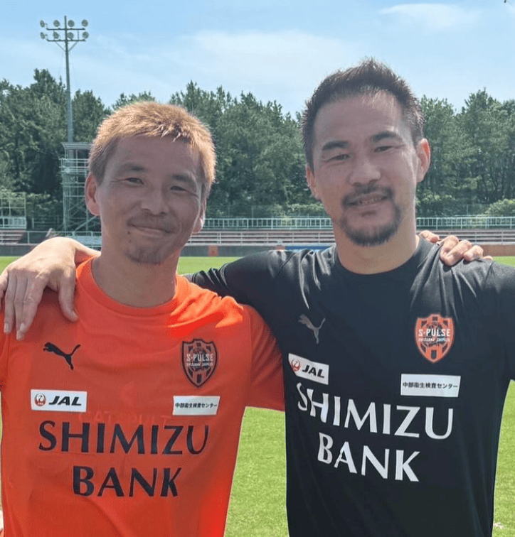 元サッカー日本代表戦士が久々再開「この2人似てるなぁ」